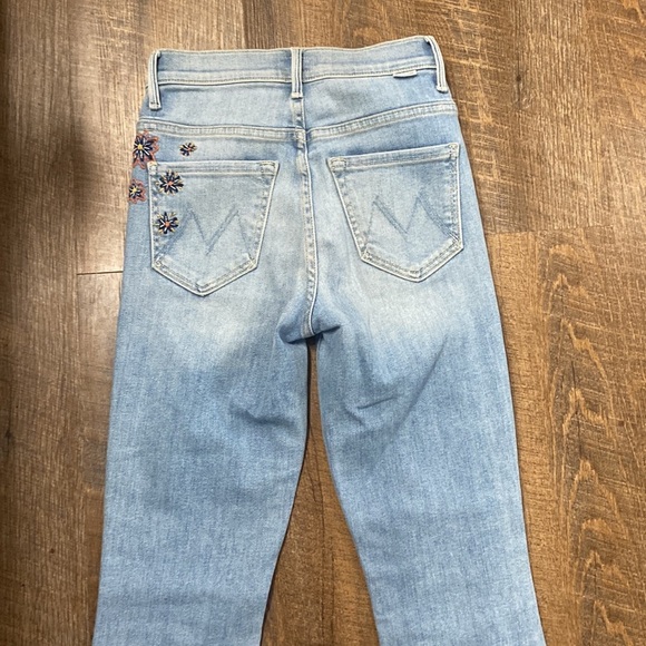 MOTHER THE INSIDER CROP STEP FRAY IN CRAFTY SIDE EMBROIDERED LIGHT WASH HI RISE - Picture 1 of 16